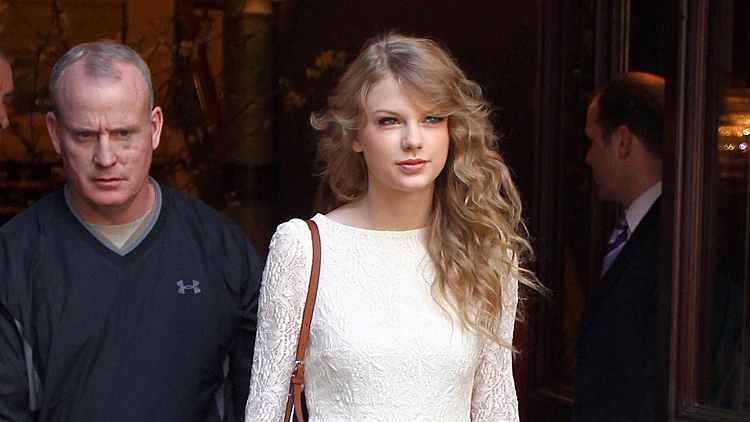 צפו: טיילור סוויפט עושה בריטני ספירס