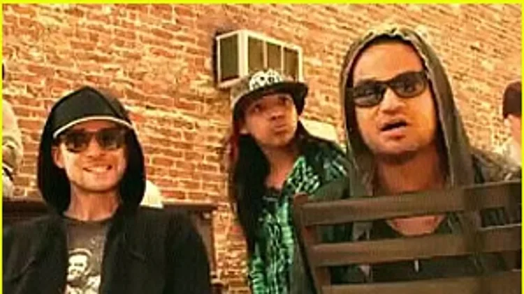 ג'סטין טימברלייק ולהקת FreeSol בקליפ “Hoodies On, Hats Low”