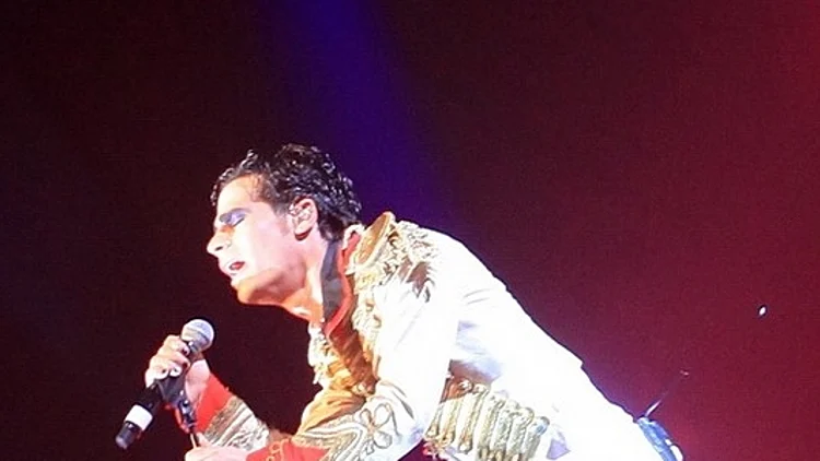 אביב גפן בהופעת 20 שנה לאור הירח