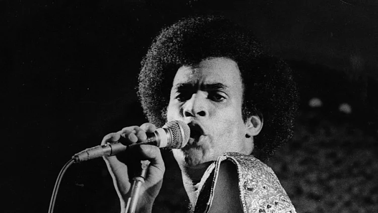 בובי פארל מלהקת בוני אם