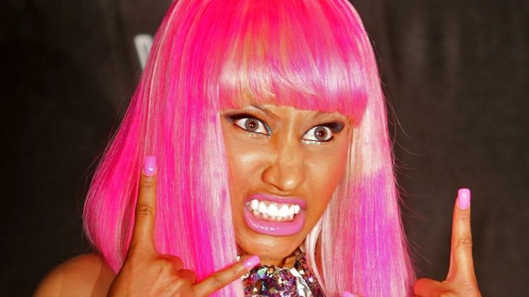 ניקי מינאז'