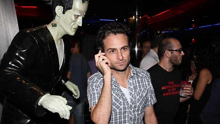 הגבולות נפרצים: הפרויקט שמחבר את הזמר הישראלי