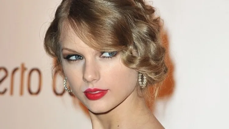 השחקנית הצעירה טיילור סוויפט