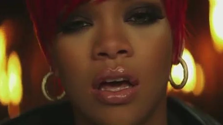 ריהאנה בקליפ "Love the Way You Life"