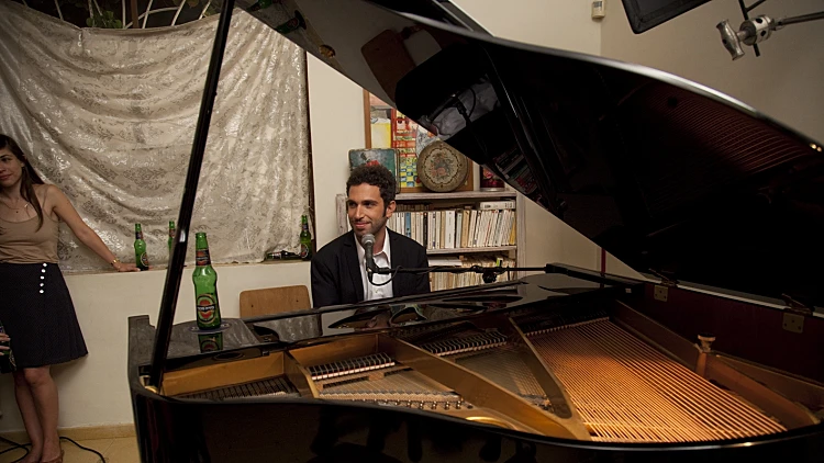 רוצים את שלומי שבן בסלון שלכם?