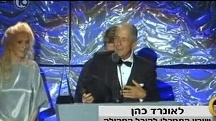 לאונרד כהן מתקבל להיכל התהילה של כותבי השירים