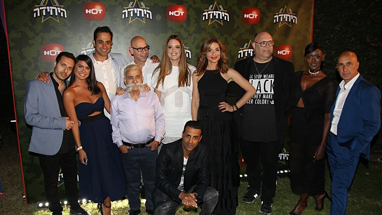 הקאסט של היחידה בתמונת מחזור