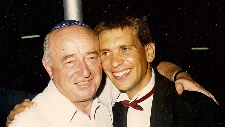 שמחה הולצברג - מתוך הסרט "לתת"