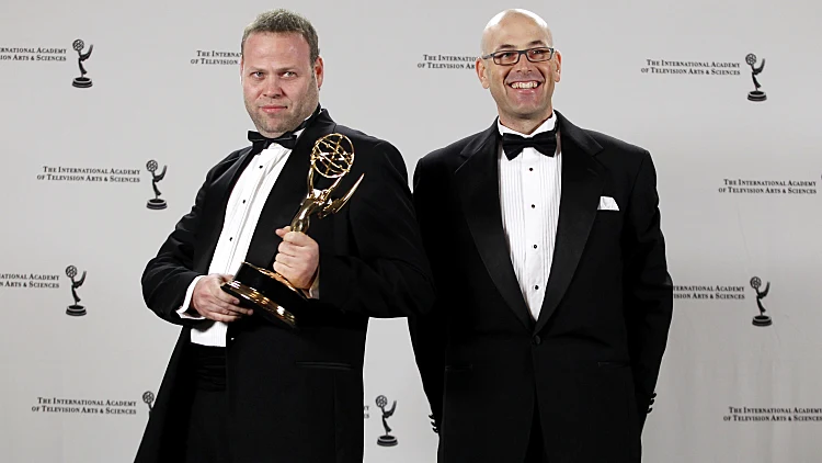 אלעד קופרמן ואדיר מילר עם פסלון האמי הבינלאומי