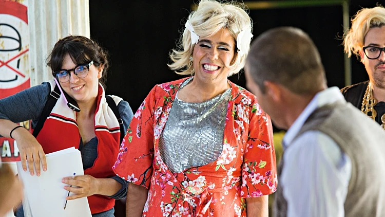 אילן פלד. אני דנית. שלום.