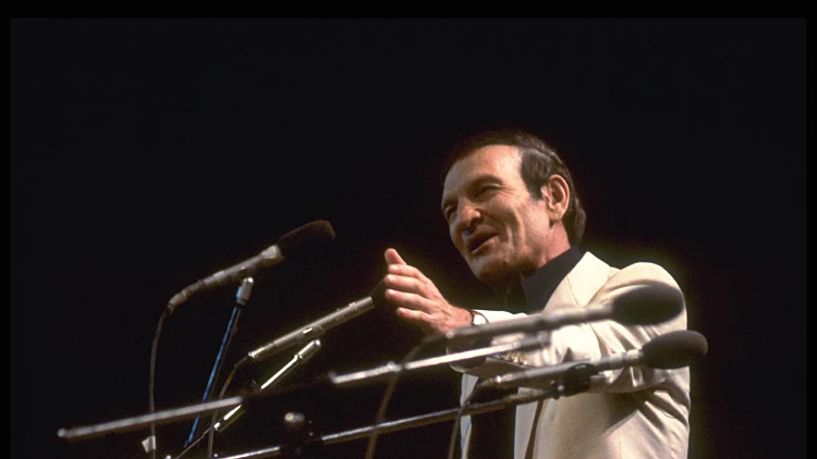 שייקה אופיר בהופעה בהיכל התרבות בת"א ב-1979