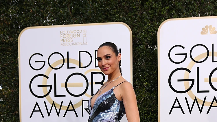 השחקנית גל גדות בשטיח האדום של גלובוס הזהב 2017