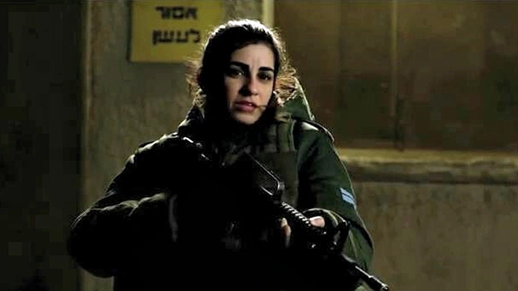 ממדאנה איבגי עם נשק