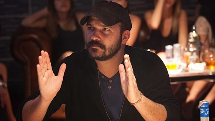 "החלום שלי הוא לעשות 'מת לחיות' ישראלי": ראיון עם במאי "אבינו"