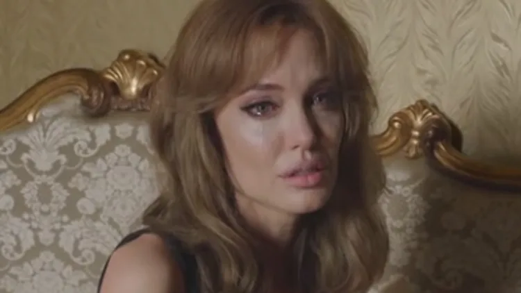 מתוך הסרט של אנג'לינה ג'ולי ובראד פיט, "by the sea"