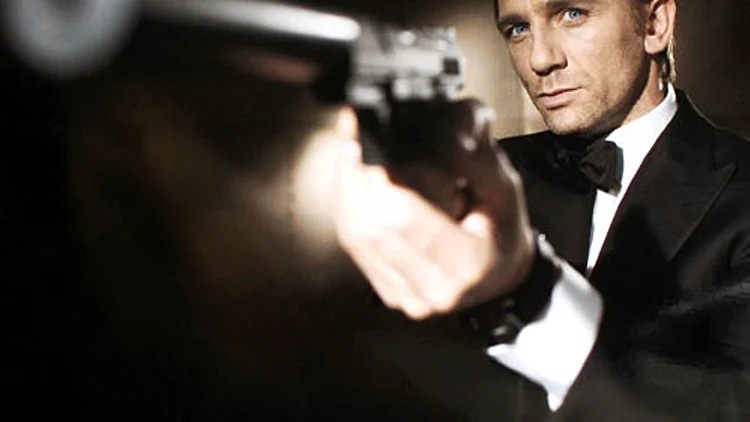 דניאל קרייג בתפקיד ג'יימס בונד