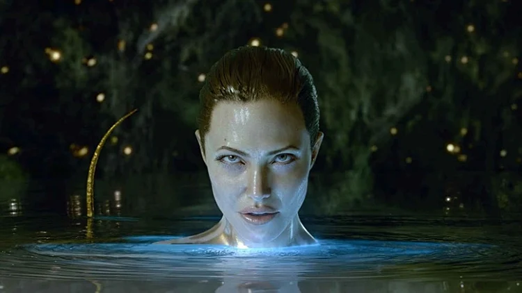 אנג'לינה ג'ולי בסרט "ביוולף"