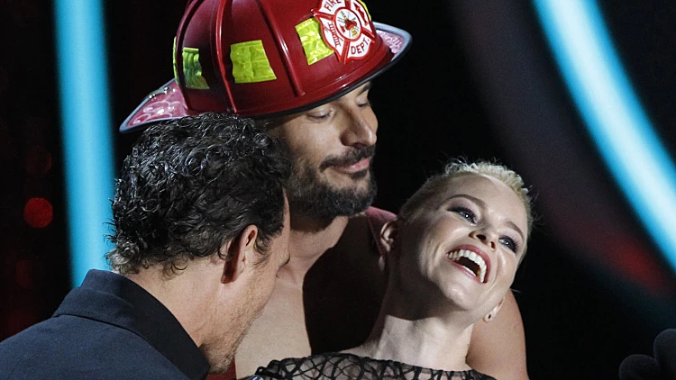 אליזבת' בנקס וצוות "מג'יק מייק" בטקס פרסי הקולנוע של MTV 2012