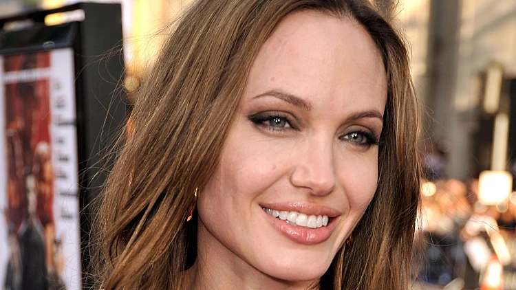 אנג'לינה ג'ולי מראה נכסים