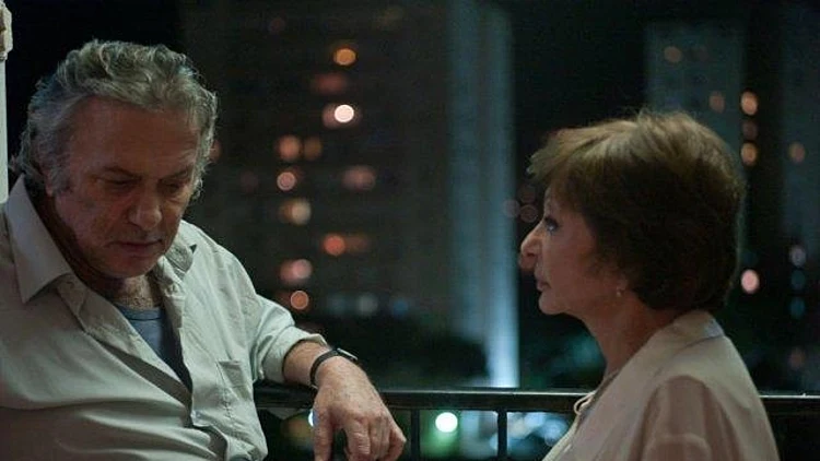 אסי דיין ורבקה מיכאלי בסרט ד"ר פומרנץ