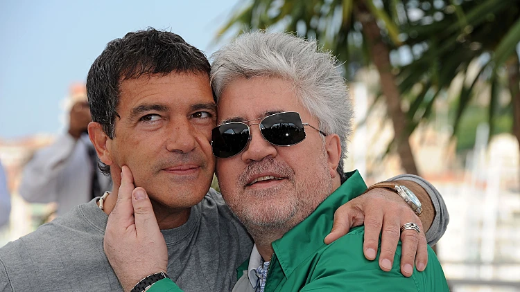 הבמאי פדרו אלמודובר עם אנטוניו בנדרס בפסטיבל קאן ה-64, 2011