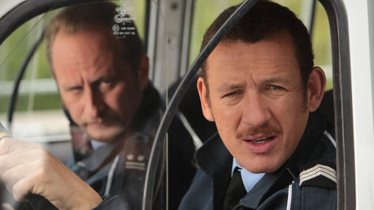 מתוך "ברוכים הבאים למכס"