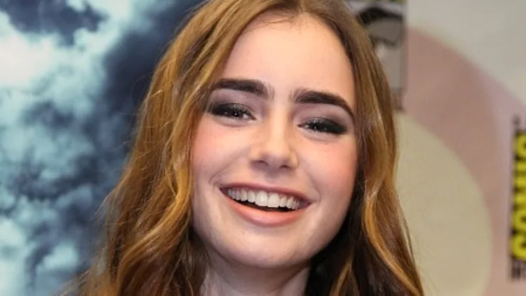 לילי קולינס