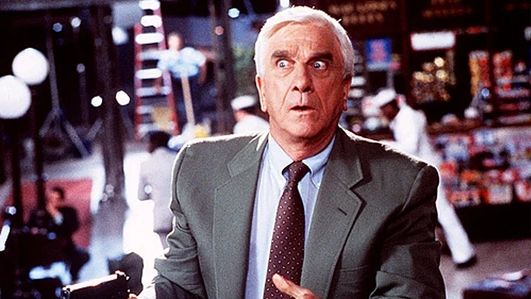 לזלי נילסן בסרט "האקדח מת מצחוק"