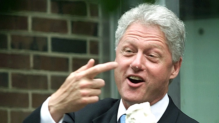 ביל קלינטון אוכל גלידה