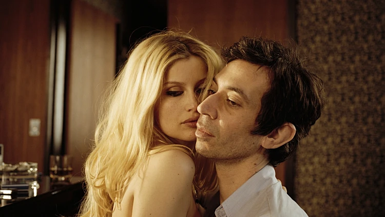 אריק אלמוזולינו ולטישיה קסטה בסרט "גינסבורג"