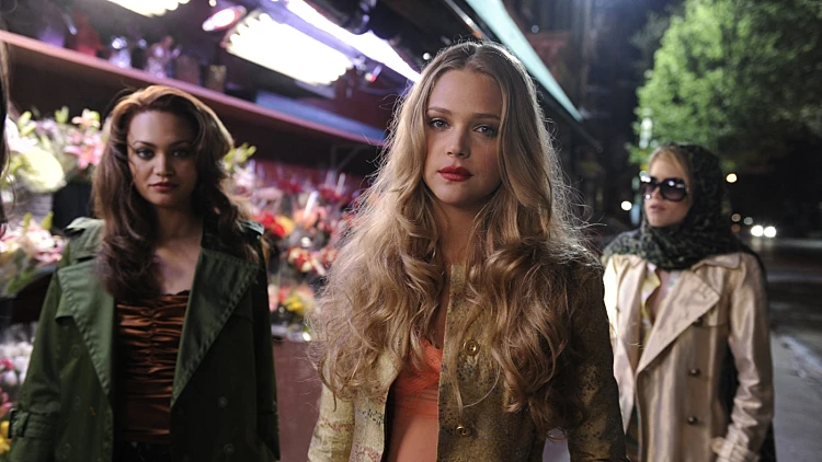 אסתי גינזבורג בסרט "12"