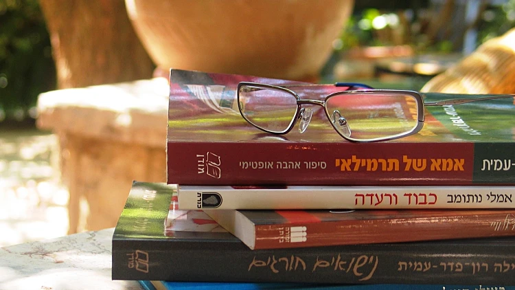 ספרים, חודש סופרים ומשוררים