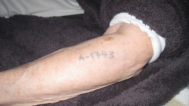 ניצולת שואה שאינה מוכרת ככזו