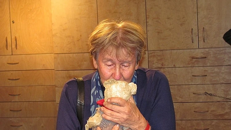 סטלה קנובל  ניצולת שואה