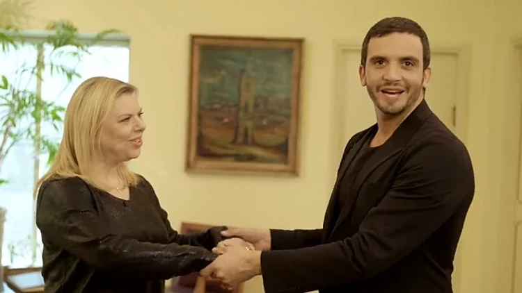 מתוך הסרטון כשמושיק פגש את שרה