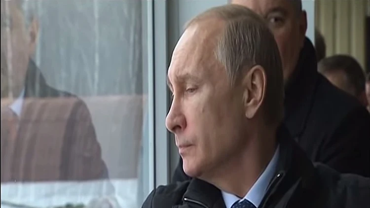 ולדמיר פוטין מבקר במעבדת רובוטיקה