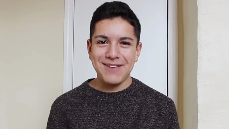 lohanthony, כוכב רשת צעיר מחברת Fullscreen