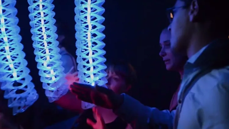 ליטוף רובוטים ב-FRAC