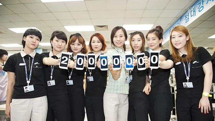 סמסונג מכרה 20 מיליון יחידות של גלקסי S3