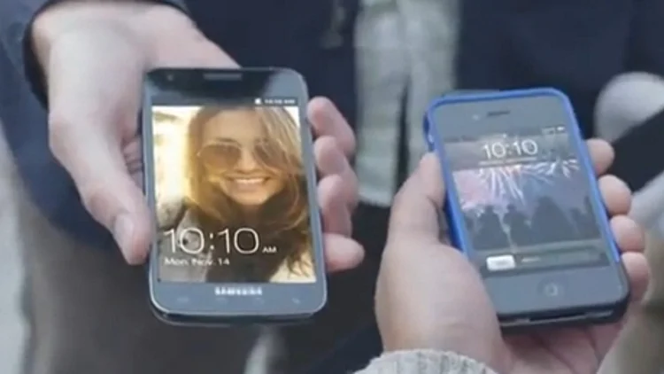 שווה צפייה: הפרסומת שצוחקת על מעריצי אפל