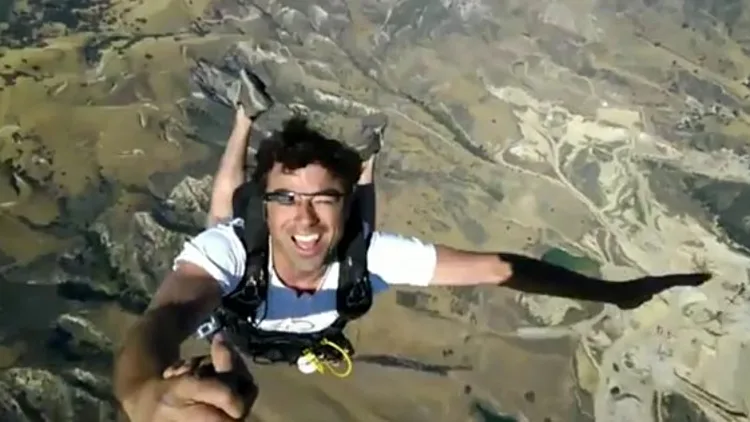 צניחה חופשית עם גוגל גלאס