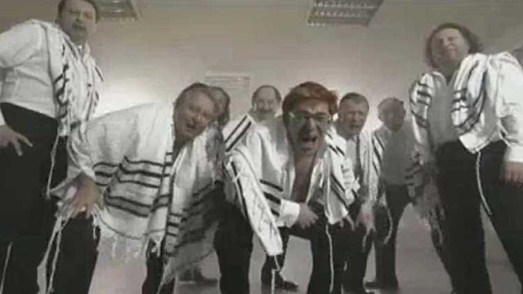 חדשות הרשת - האוליגרכים היהודים באוקראינה משחקים אותה ליידי גאגא