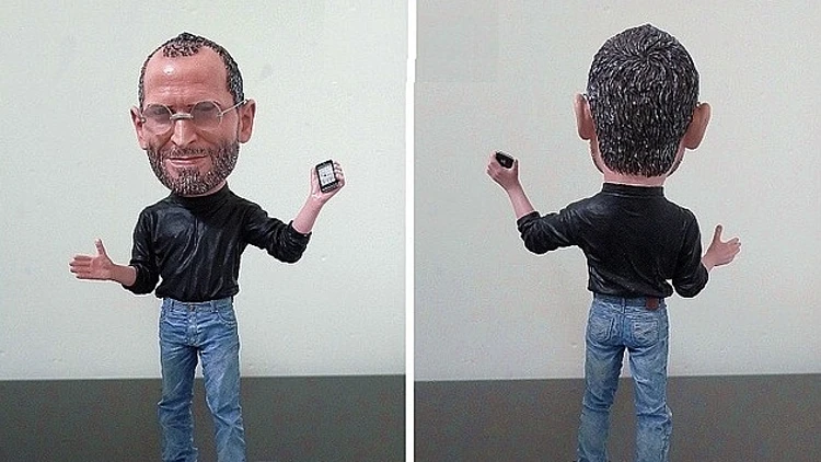 בובת סטיב ג'ובס שנאסרה למכירה ע"י אפל