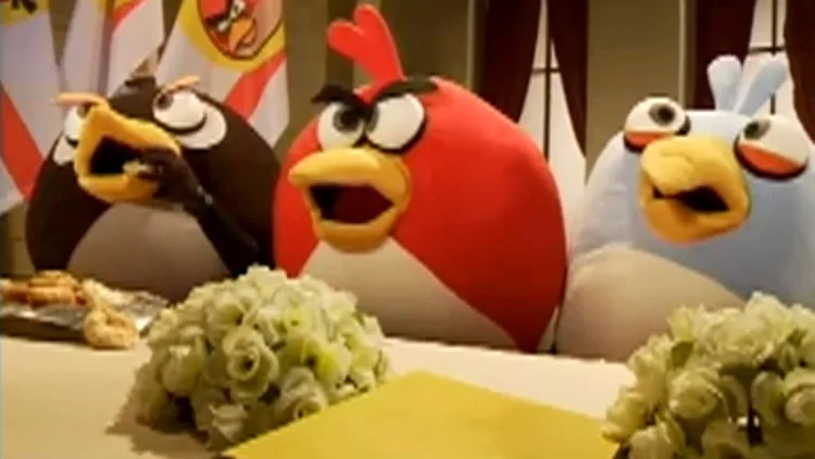 פארודית Angry Birds- אנגריי בורב