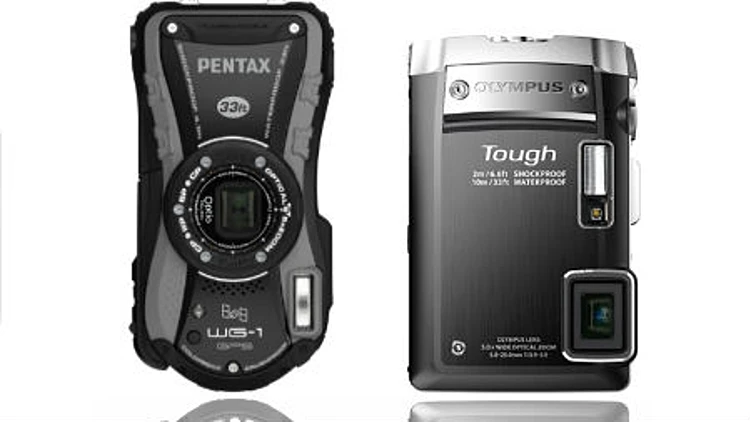 השוואת מצלמות מוקשחות - אולימפוס טאף ופנטקס אופטיו