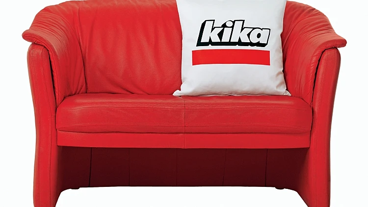 ענקית הרהיטים