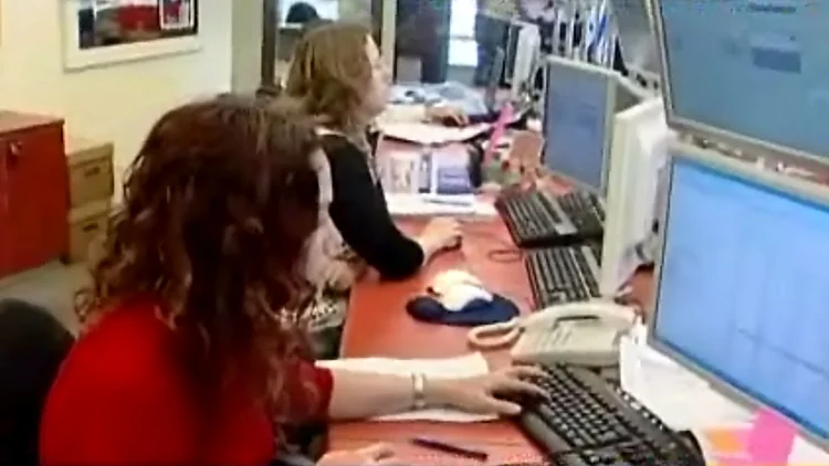 נשים משקיעות בבורסה