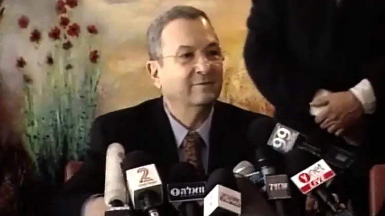 אהוד ברק פורש מהעבודה