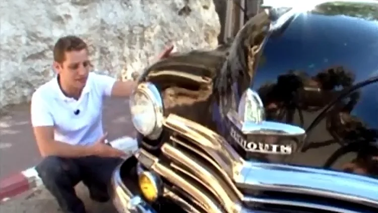 אביב פרנקל רוכן ליד מבחן עם פלימות' דה לאקס 47'