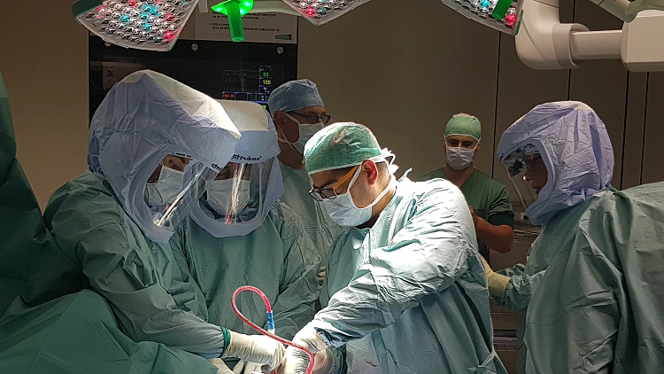 החלפת מפרק הירך בגישה הקדמית